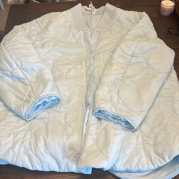 Lululemon Quilted Light Insulation Jacket
Powder Blue - Picture 7 of 11